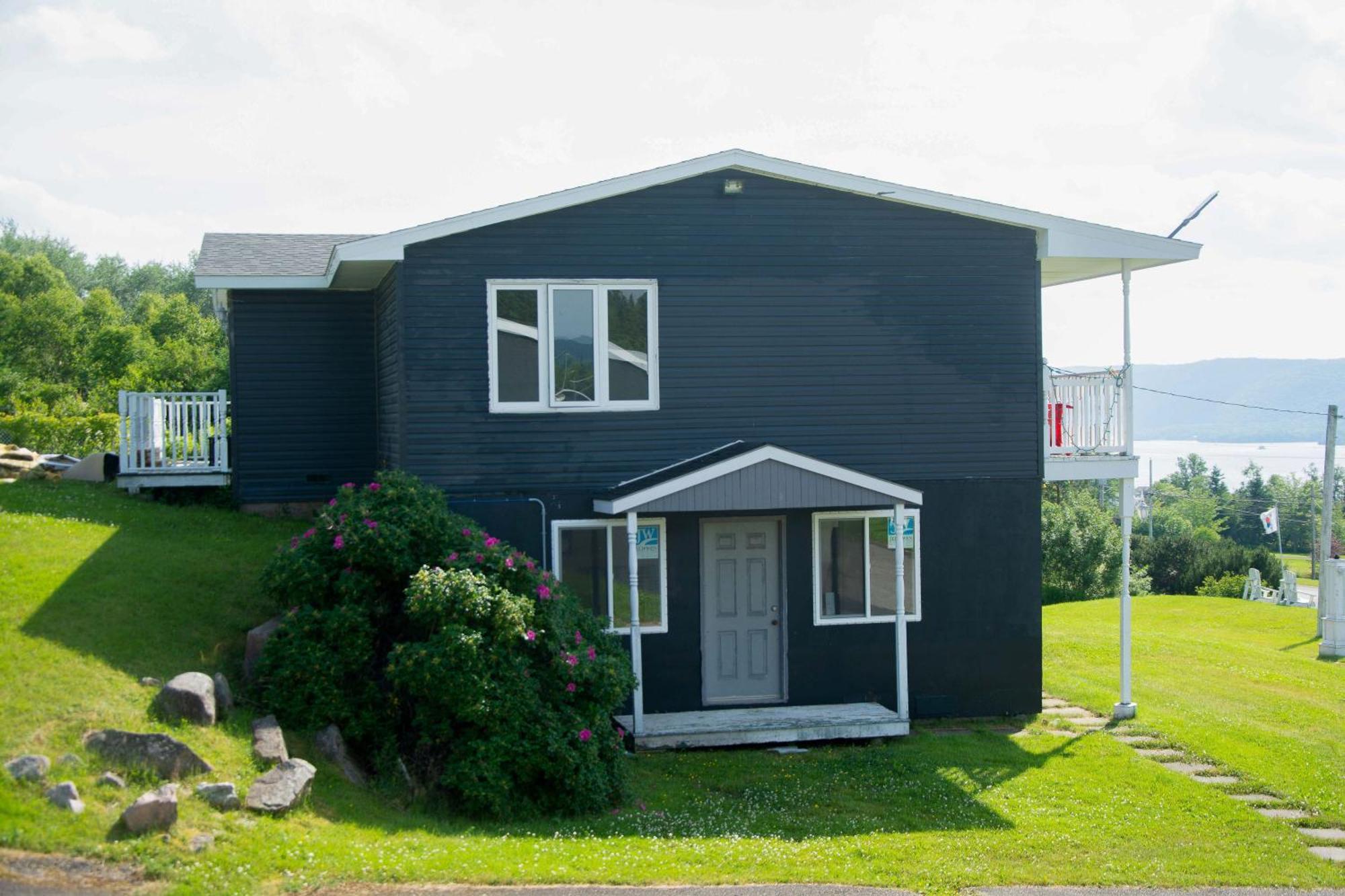 Travels Inn Victoria County Boularderie East Exterior photo